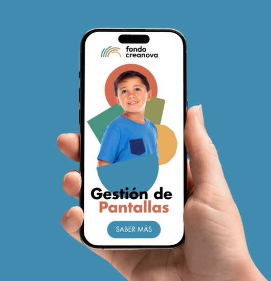 Diseño de figuras geométricas y niño, logofondo creanova en la pantalla de movil